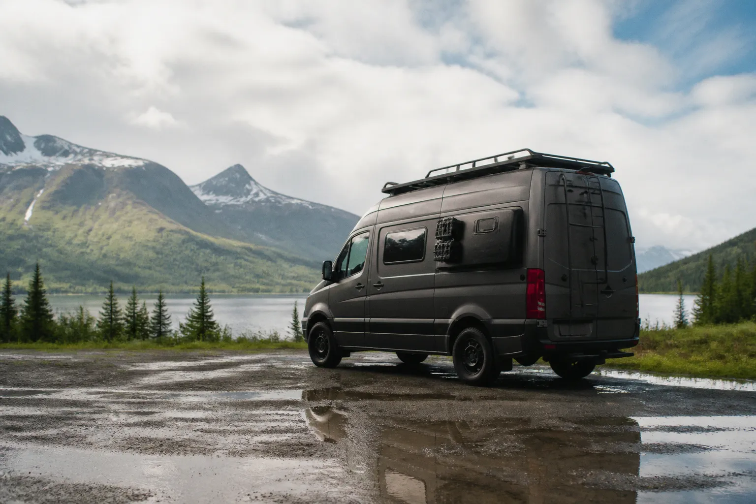 Earl Gray: Ein maßgeschneiderter Camper für echte Autarkie abseits befestigter Wege