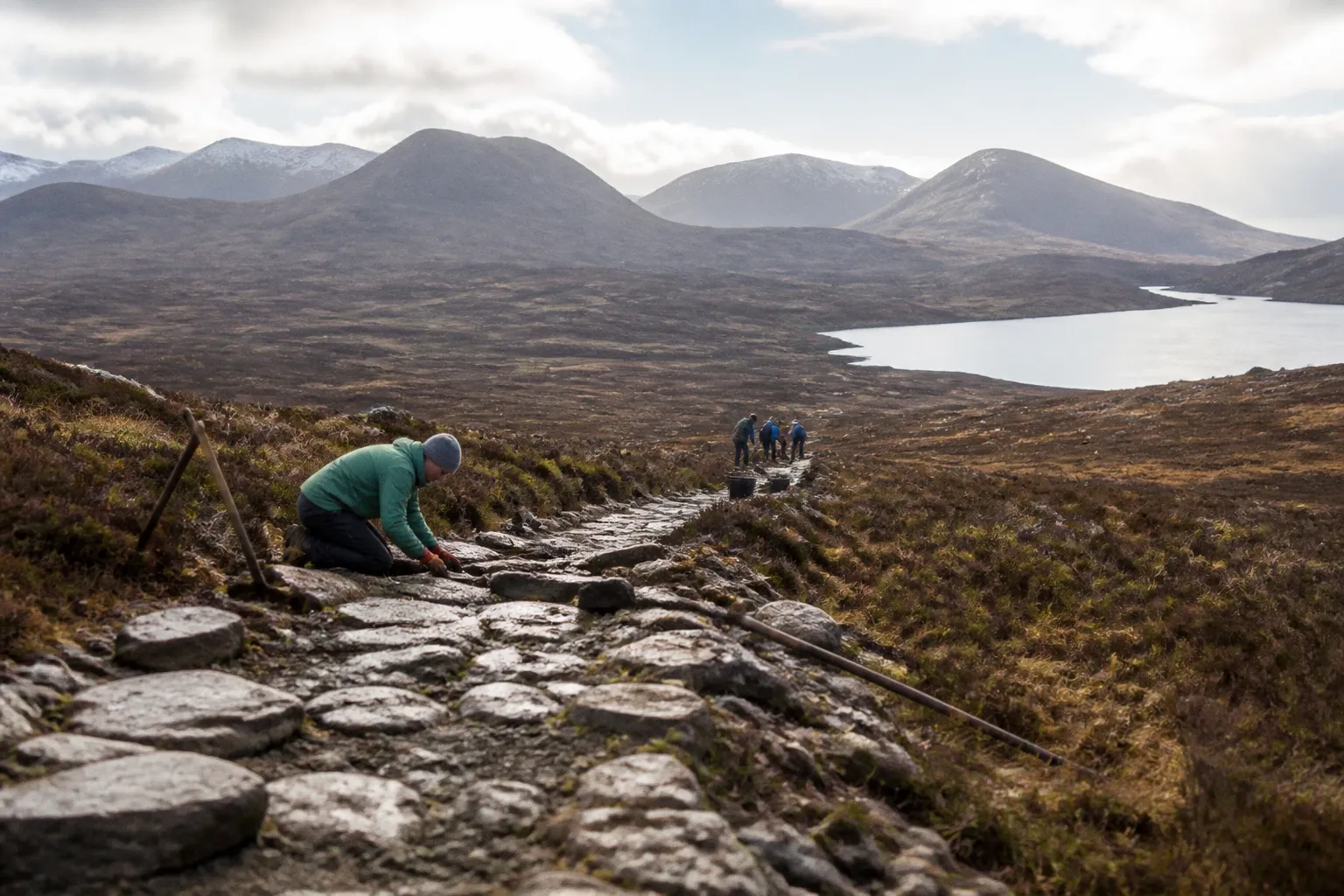 Freiwilligenarbeit in den schottischen Highlands: Wege pflegen statt nur wandern