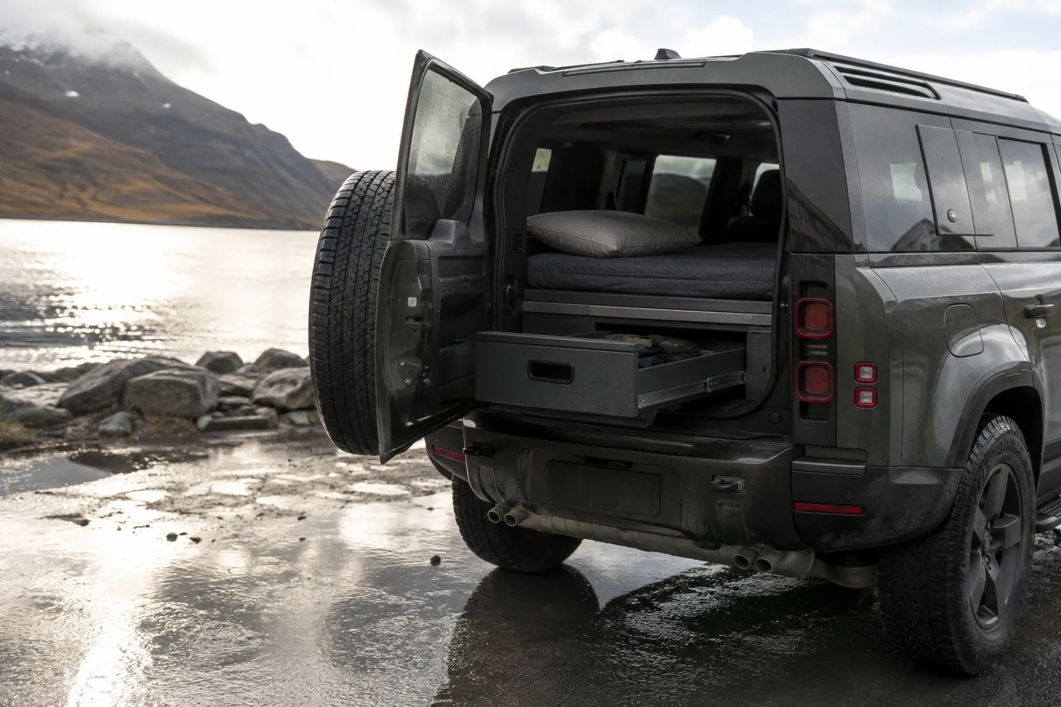 Headspace Campers: Defender 110 Umbau zum diskreten Overland-Schlafplatz