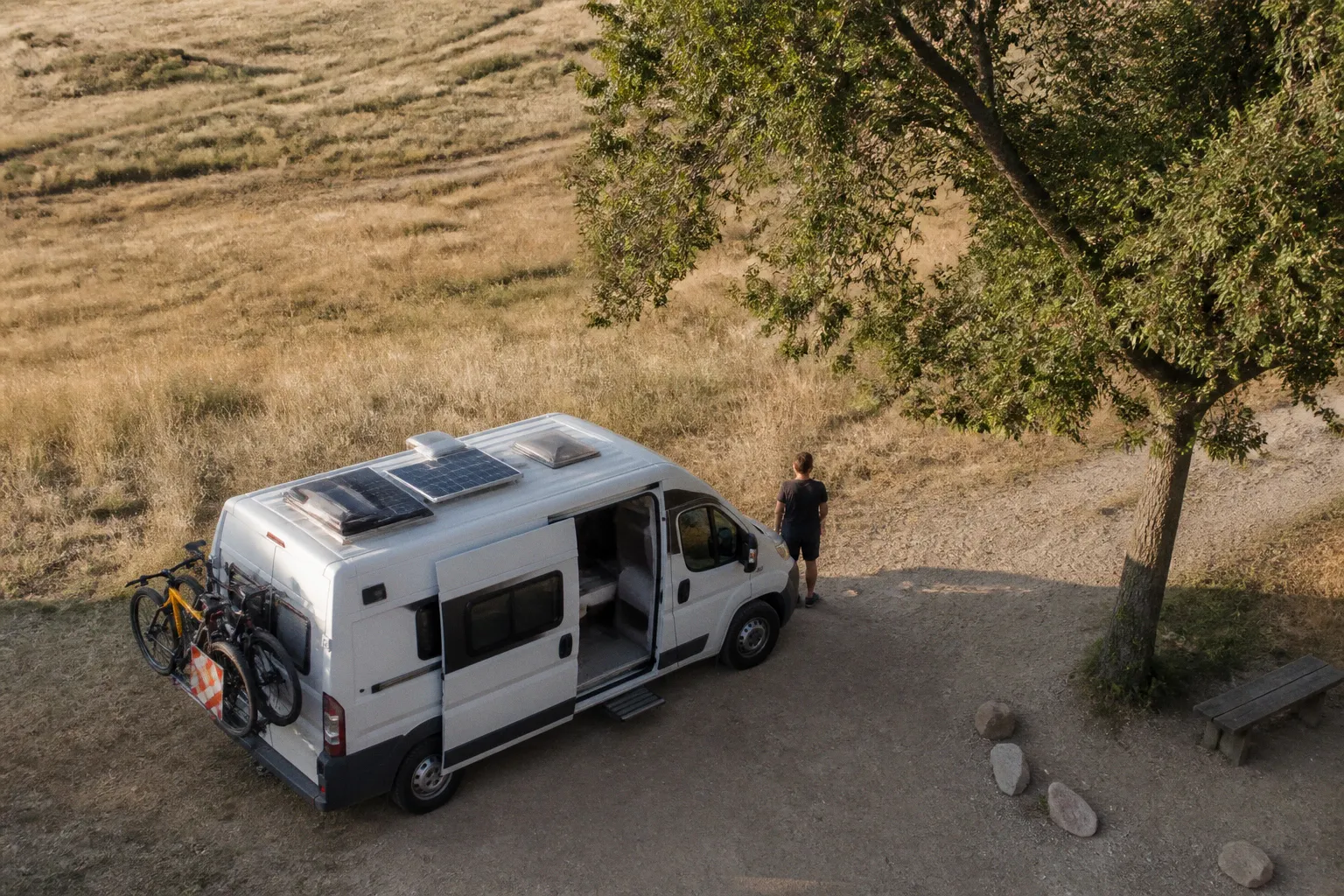 Vanlife mit dem E-Mountainbike: Logistik und Tourenplanung für Abenteurer