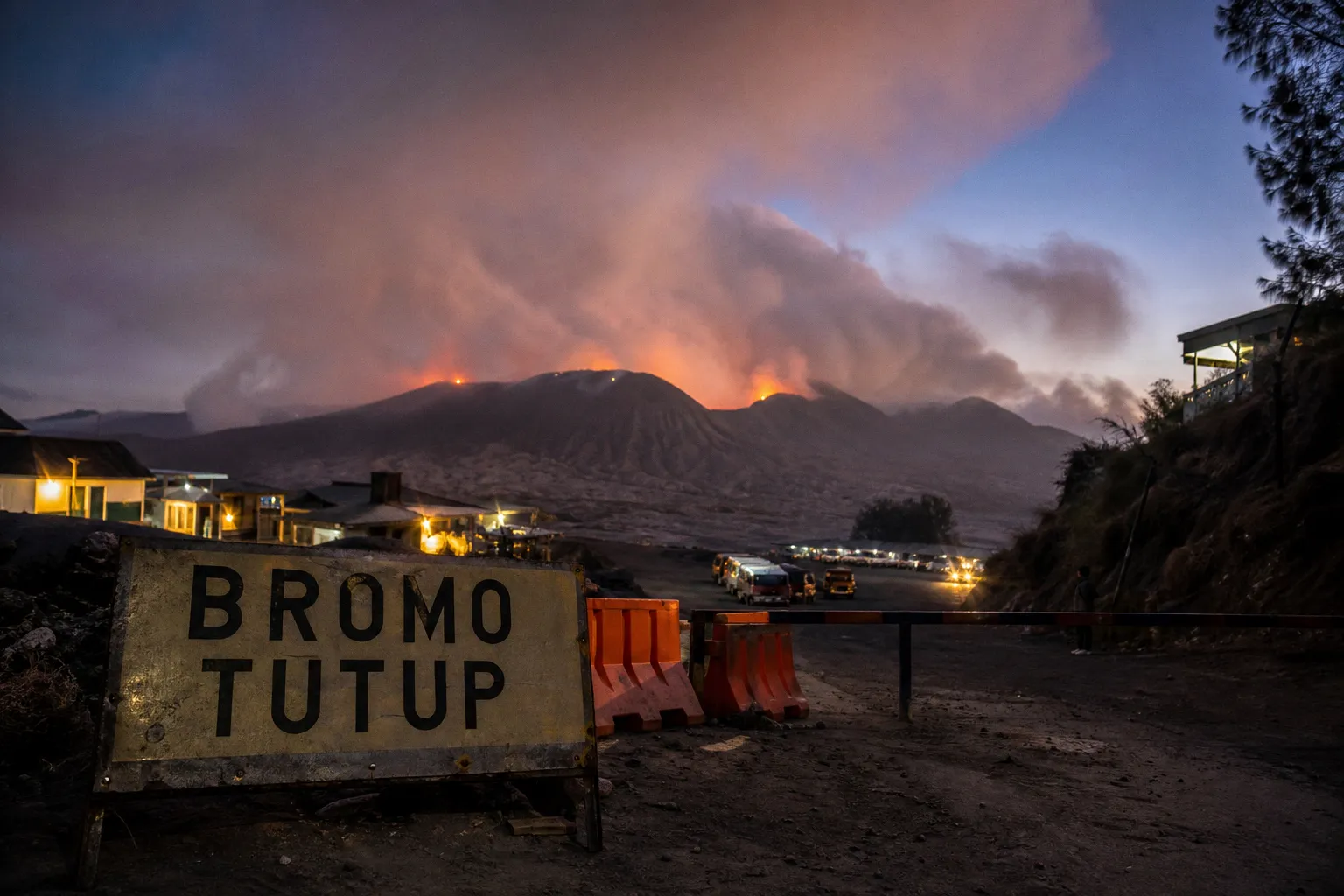 Waldbrände am Vulkan Bromo: Was Reisende jetzt über Sperrungen wissen müssen